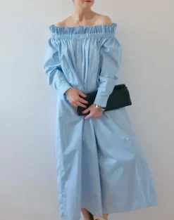 Długa sukienka, z hiszpańskim dekoltem, baby blue, brand Copenhagen Muse