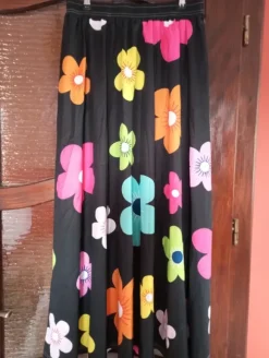 Efektowną spódnica maxi w kwiaty
