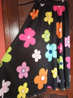 Efektowną spódnica maxi w kwiaty