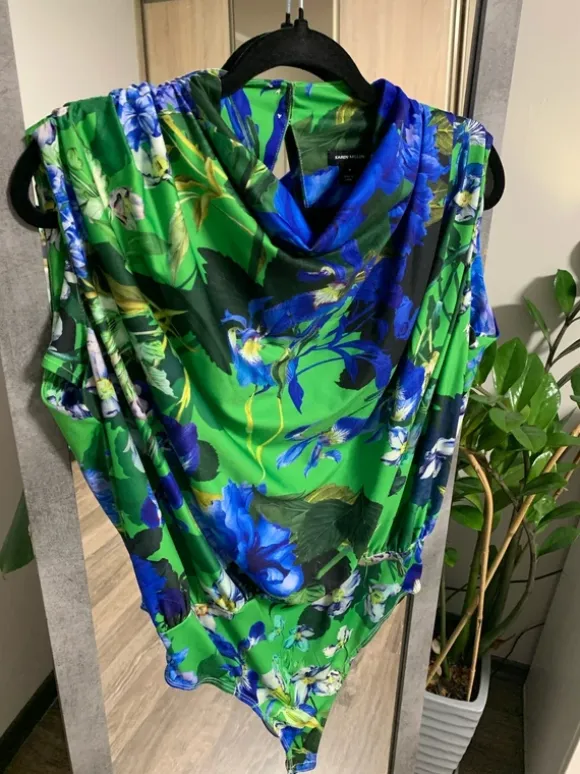Elastyczne body od Karen Millen.