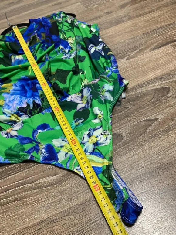 Elastyczne body od Karen Millen.