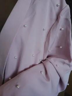 Elegancka długa marynarka perełki
