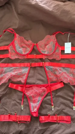 Elegancki czerwony komplet bielizny | Vinted