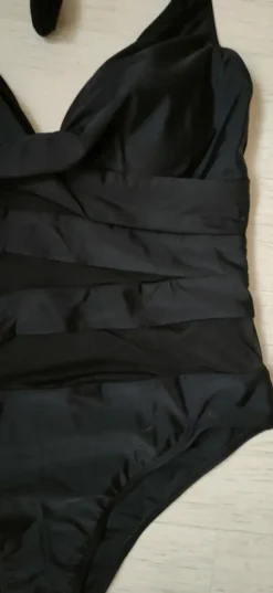 Elegancki, czarny jednoczęściowy strój kąpielowy M z siateczkowymi wstawkami, wiązany na szyi. Nowy.