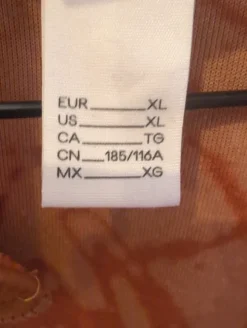 En fleecetröja i brunt orange väldigt fin