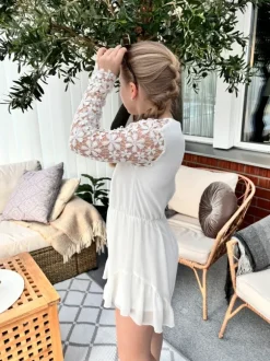 Examens playsuite med fina detaljer