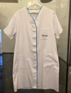 Fartuch farmaceutyczny biały – rozmiar 44 / apteka