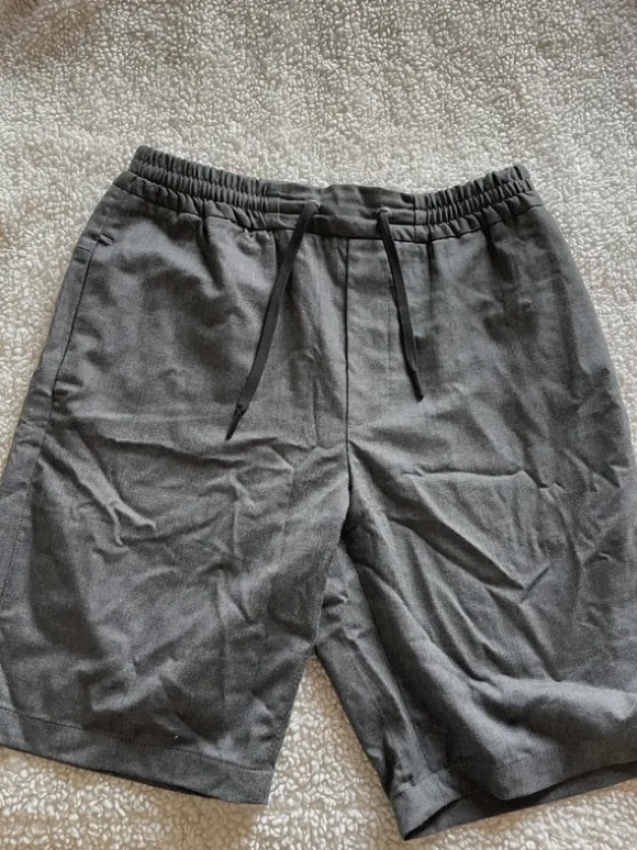 Fina kostymshorts, Won hundred