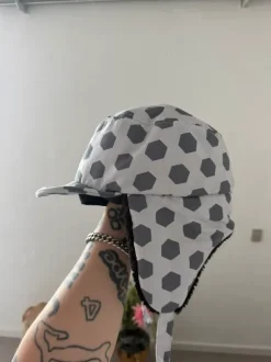 Football cap ers
