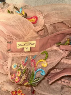 Frock and frill storlek 10