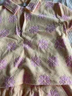 Frotté set i blommigt (shorts + t-shirt)