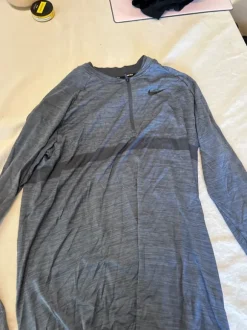 Funktions tröja Nike storlek M