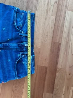 GANT-jeans stl 27 – unik modell med broderade detaljer