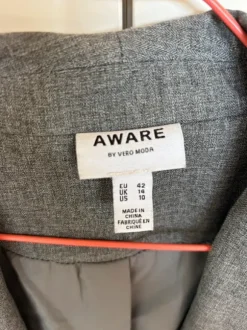 Grå blazer