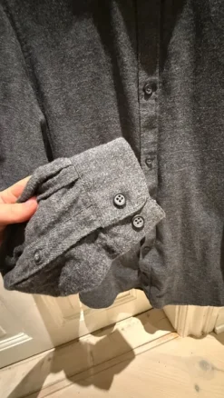 Grå bomulds skjorte, gnious