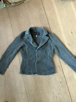 Grå figursyet denimjakke jaquard
