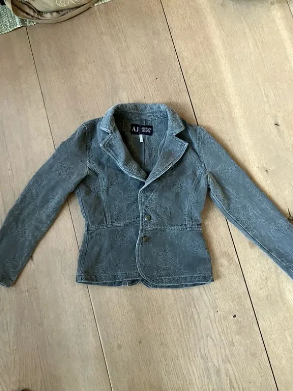 Grå figursyet denimjakke jaquard