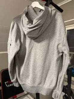 Grå hoodie Alpha Industries