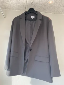 Grå oversize blazer