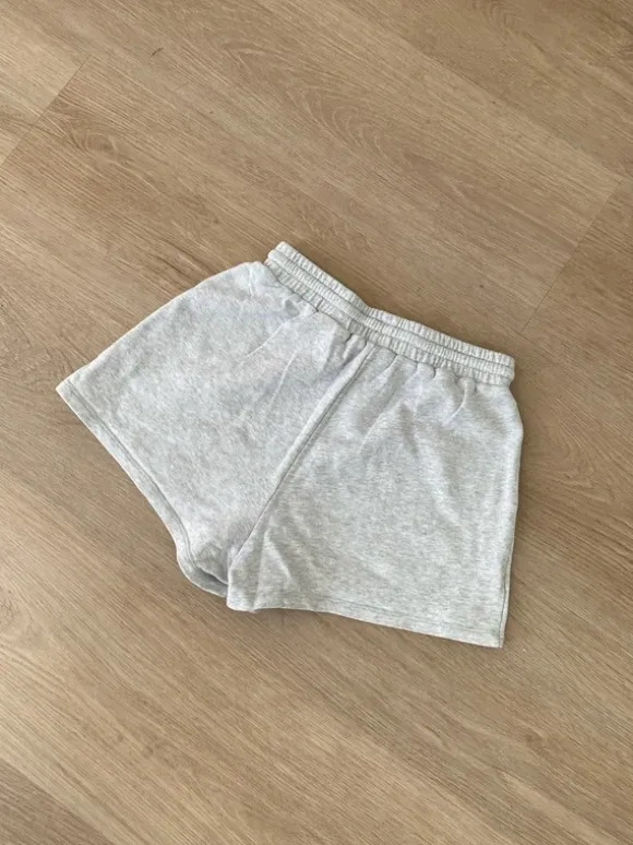 Grå shorts fra H&M 🩶