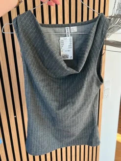 Grå stribet top