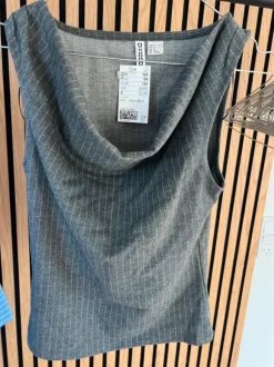 Grå stribet top