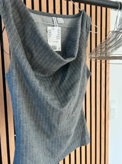 Grå stribet top