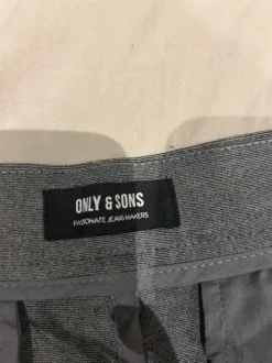 Gråa shorts