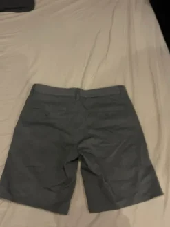 Gråa shorts