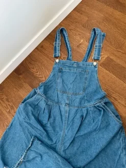 Gravid jeansbyxdress