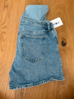 Gravidshorts jeans nya