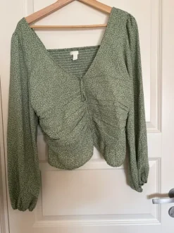 Grön blus med rynk