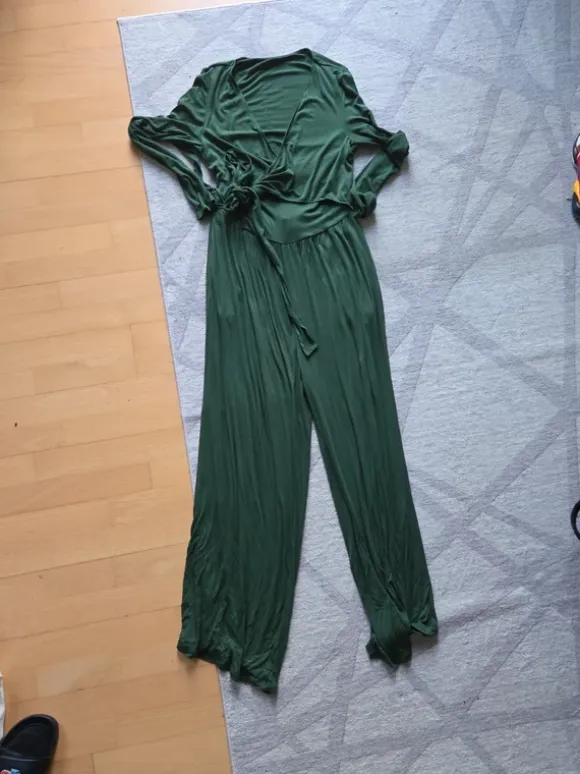 Grøn jumpsuit i str L fra Halara