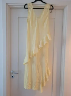 Gul klänning