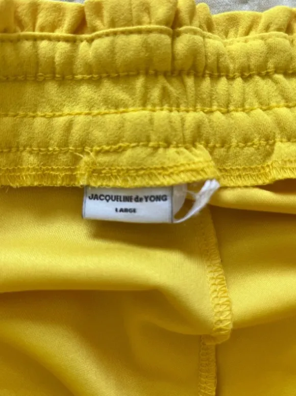 Gul shorts i str L
