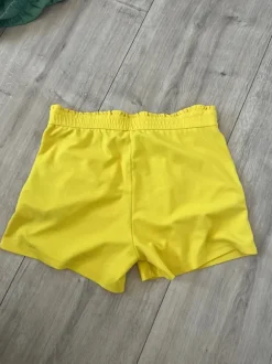 Gul shorts i str L