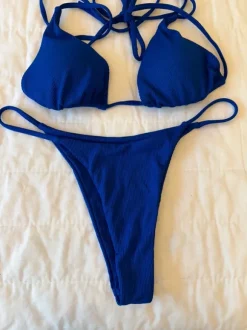 Helt ny, Blå ribbad bikini – oanvänd