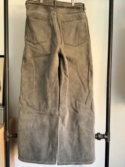 Højtaljede jeans med bindebånd
