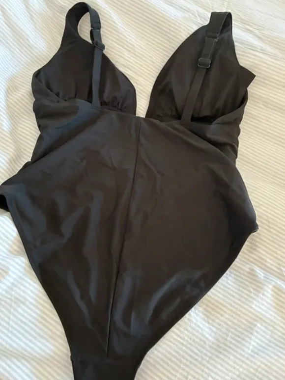 H&M sort light shape badedragt XL