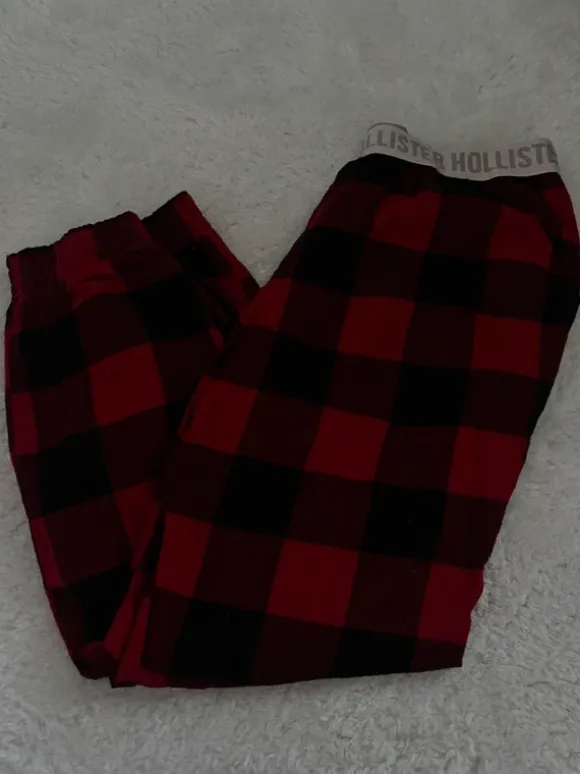 Hollister yöhousut