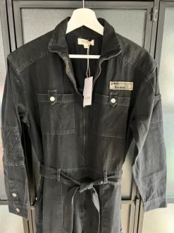Humble jumpsuit med bindebælte