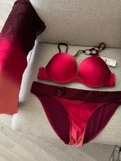 Hunkemøller bikini og sarong