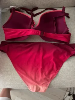 Hunkemøller bikini og sarong