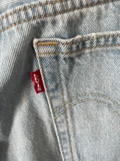 Jeansshorts från Levis W26