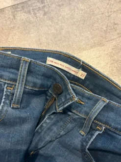 Jeansy LEVIS 27