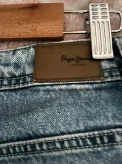 Jeansy Pepe Jeans MOM Carrot rozmiar 28