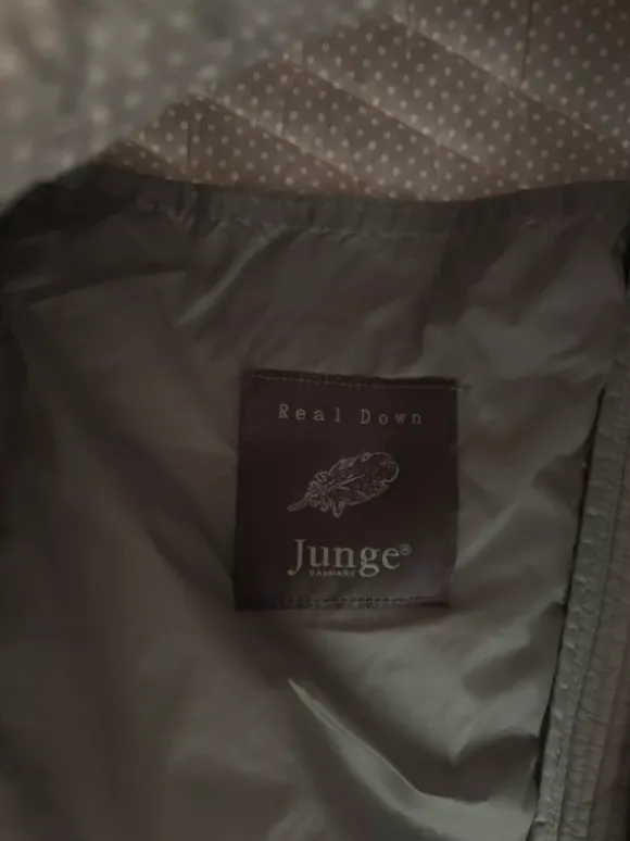 Junge tynd dunjakke