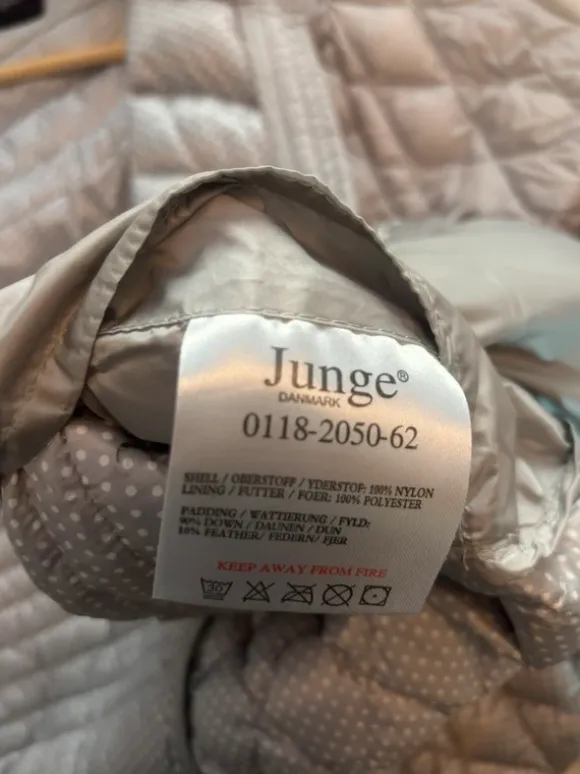 Junge tynd dunjakke