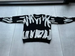 Kagra knit sweater. White on black.