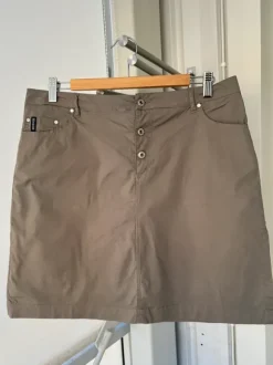 Kakigrön Skort från Seaside strl.40
